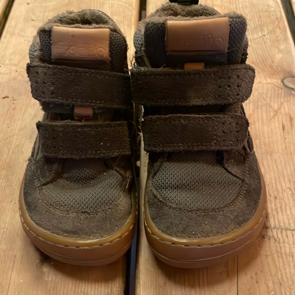 Froddo wool lined barefoot sneakers. Size 8US toddler.